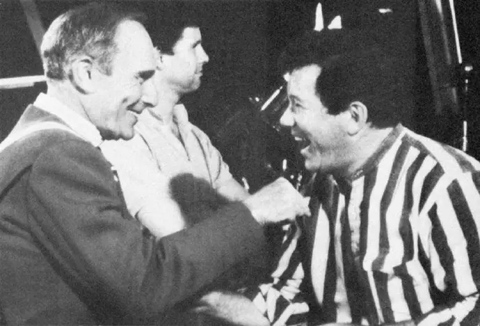 夏大雷与Harve Bennett（在片中饰演下令让Kirk前往拯救人质的上将“Bob”）