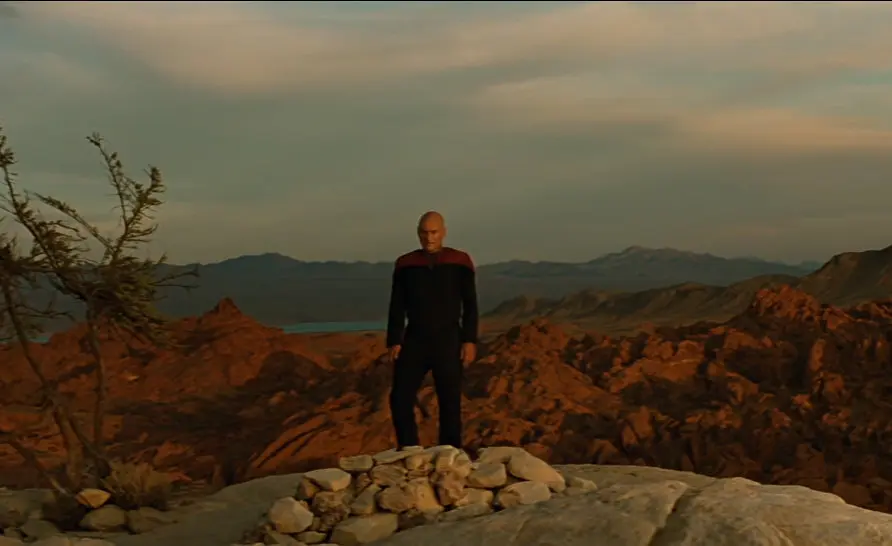 皮卡德舰长掩埋了柯克舰长并致哀